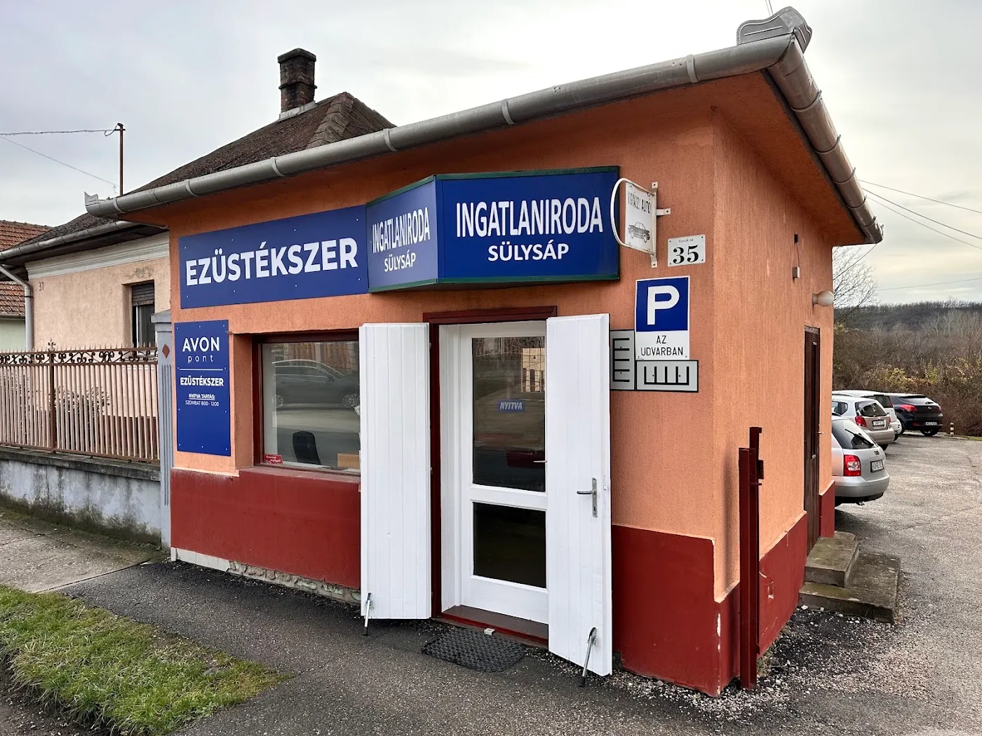Az Ezüst Kuckó ezüstékszer üzlete Sülysápon