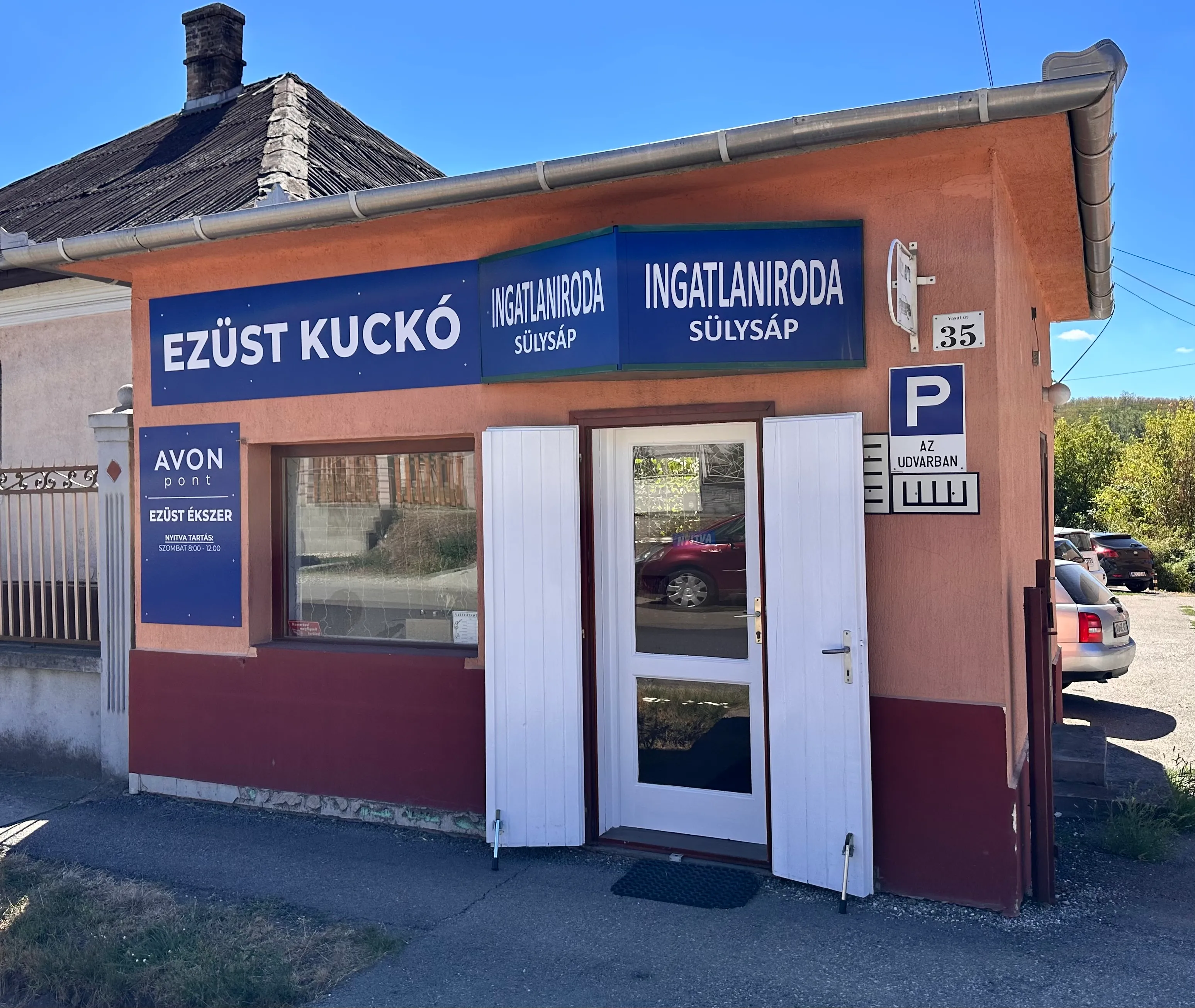 Az Ezüst Kuckó ezüstékszer üzlete Sülysápon